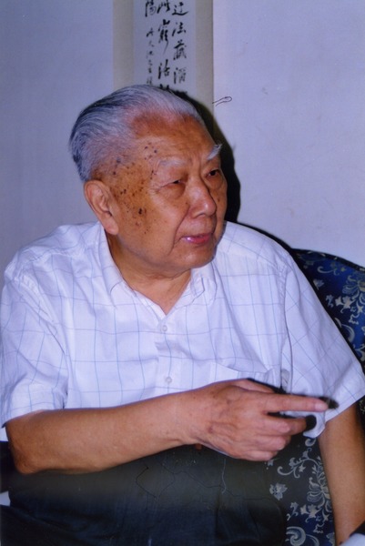 跟魏子雲有關的相片，共2張