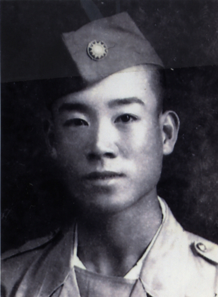 跟1949年張騰蛟任陸軍少尉排長有關的相片，共2張