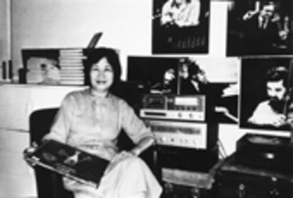 跟1970年代羅蘭於警察廣播電台有關的相片，共2張