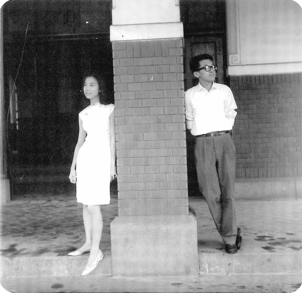 跟1965年李渝與郭松棻合影有關的相片，共2張