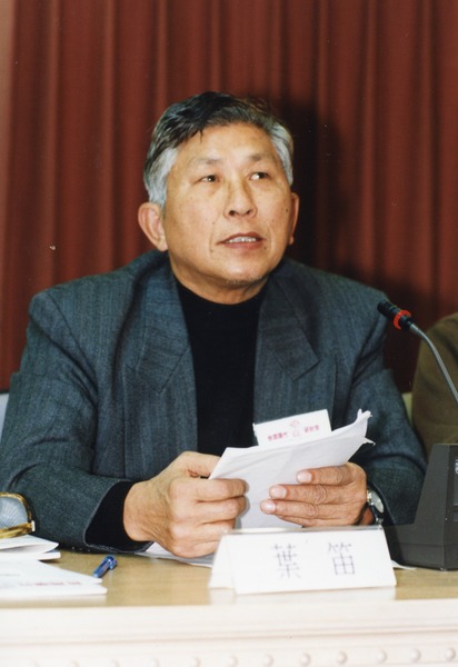 跟1995年葉笛參加台灣現代詩史研討會第一場──日據時代有關的相片，共2張